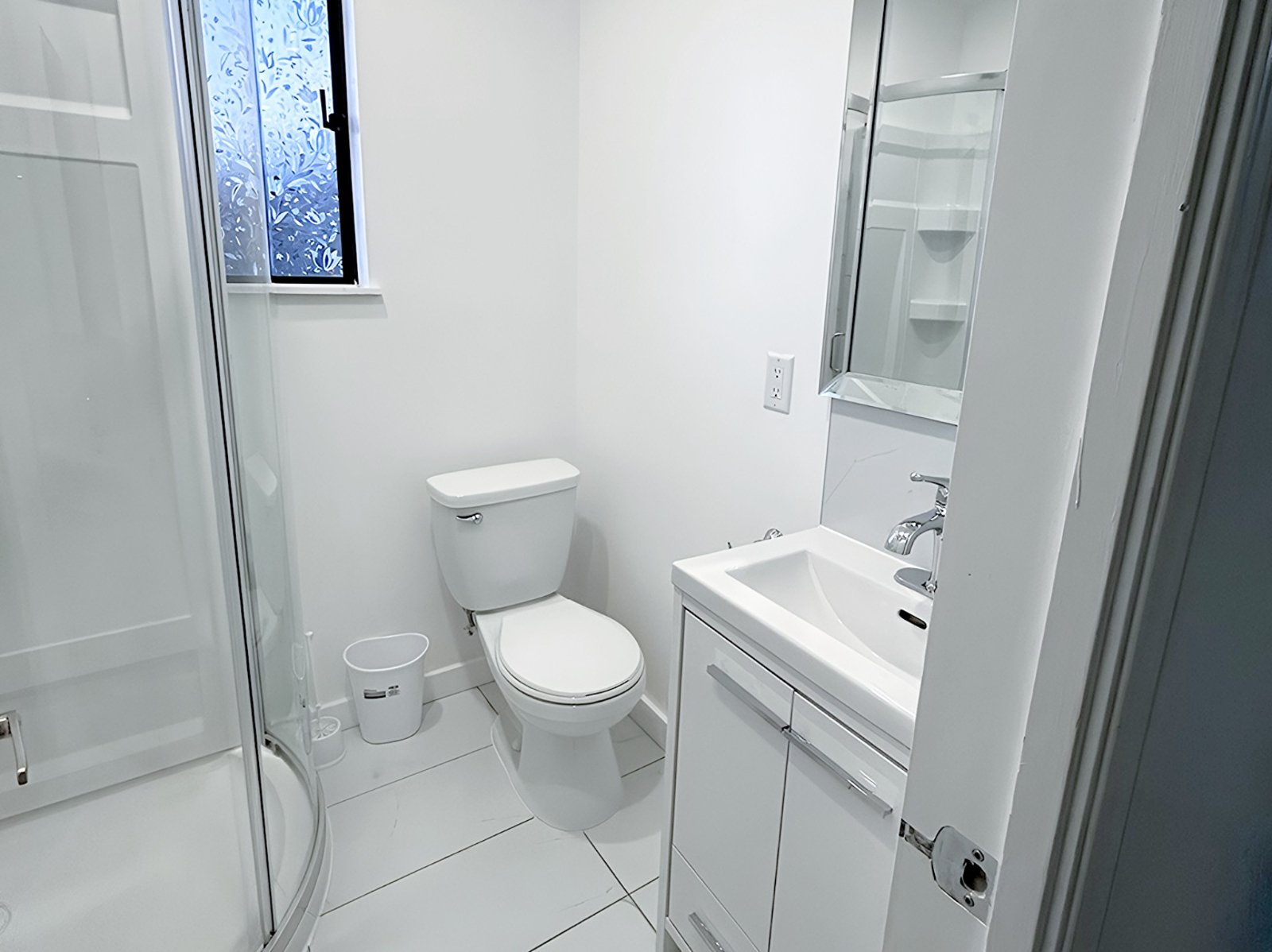 Room in House for Rent - 505 W Queens Rd, North Vancouver District, BC 2